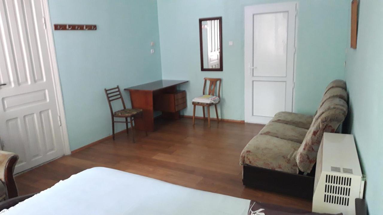 Pospolita Guest House Koetaisi Buitenkant foto