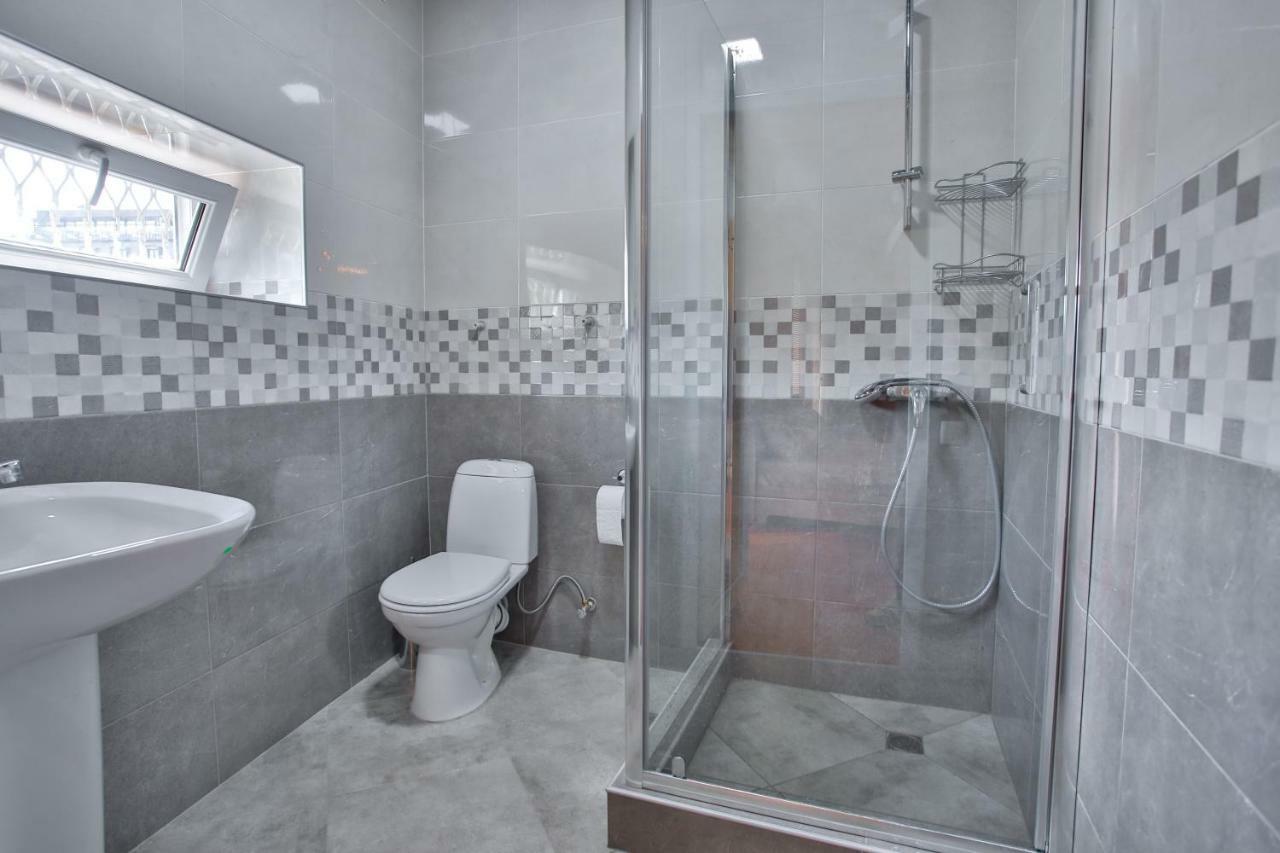Pospolita Guest House Koetaisi Buitenkant foto