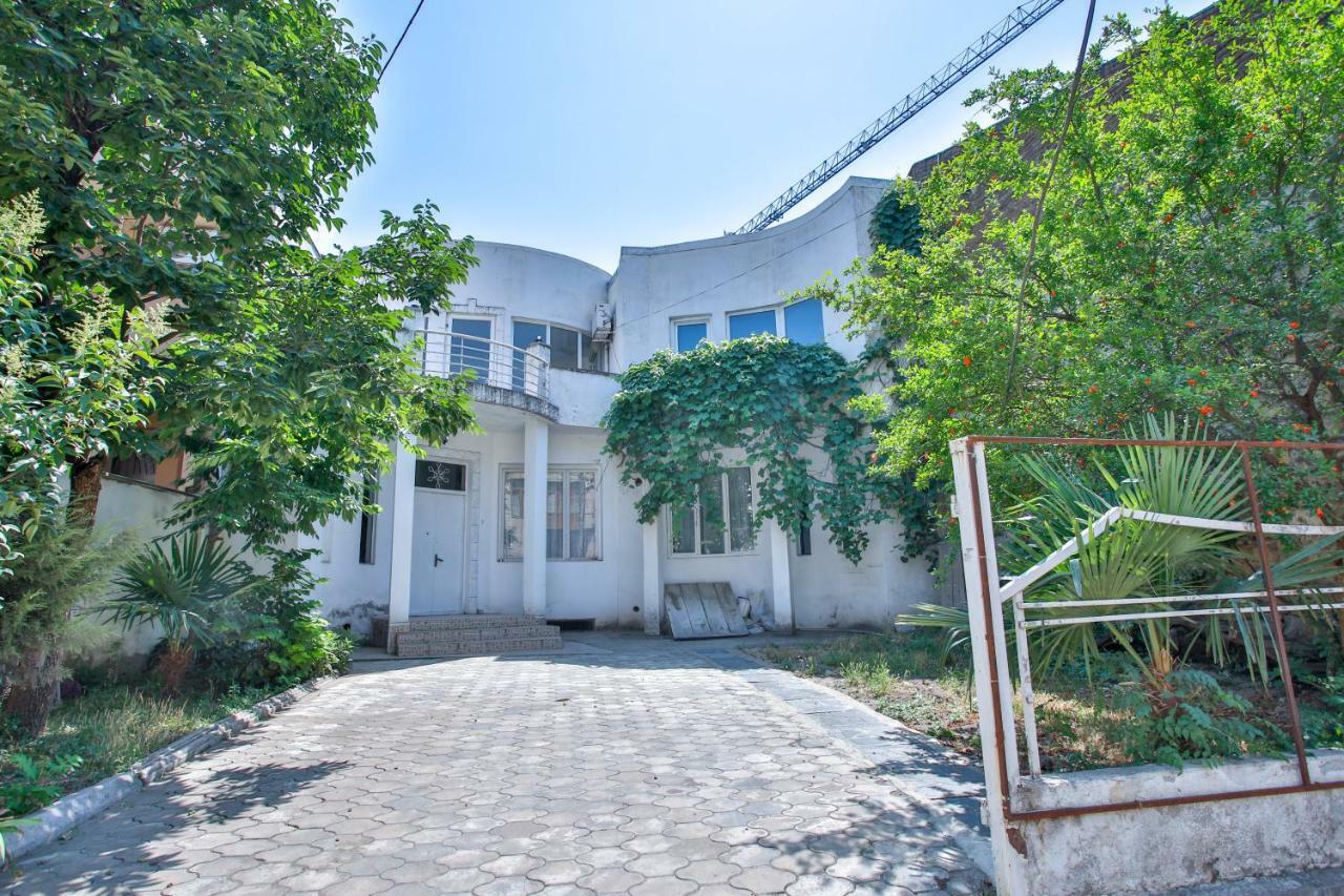 Pospolita Guest House Koetaisi Buitenkant foto
